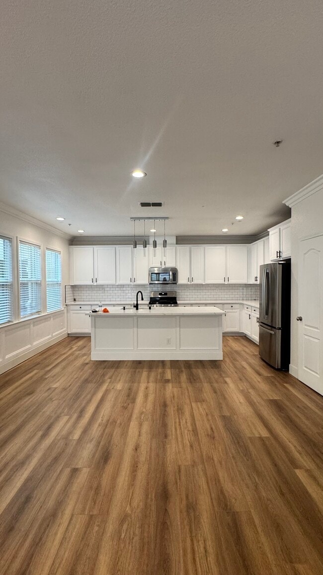 Building Photo - 3301 N Park Dr