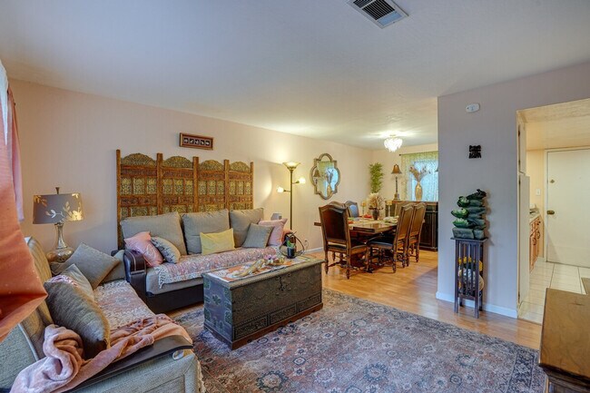 Foto del edificio - 5474 Roundtree Pl