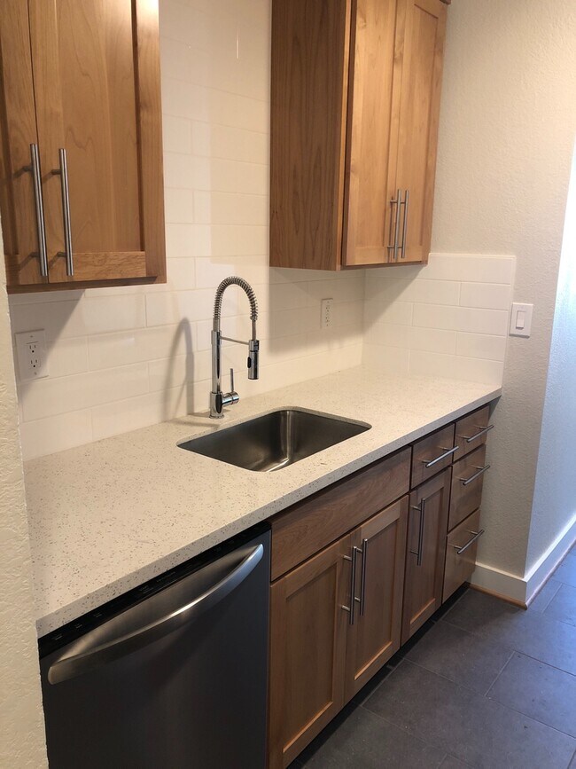 Foto del edificio - New Remodel Modern Features 1br Hardwoods-...