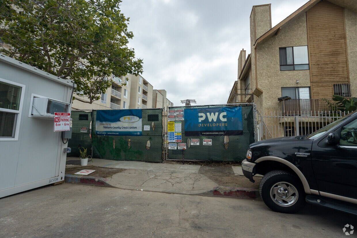 Treehouse Koreatown Rentals in Los Angeles at 920 S Gramercy Pl Los