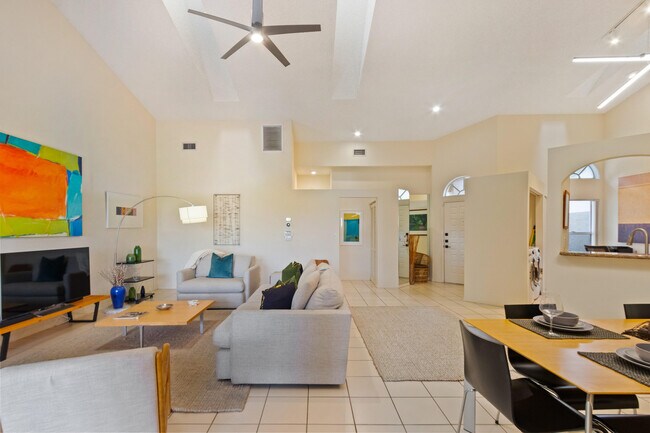Foto del edificio - 1302 Mahogany Pl
