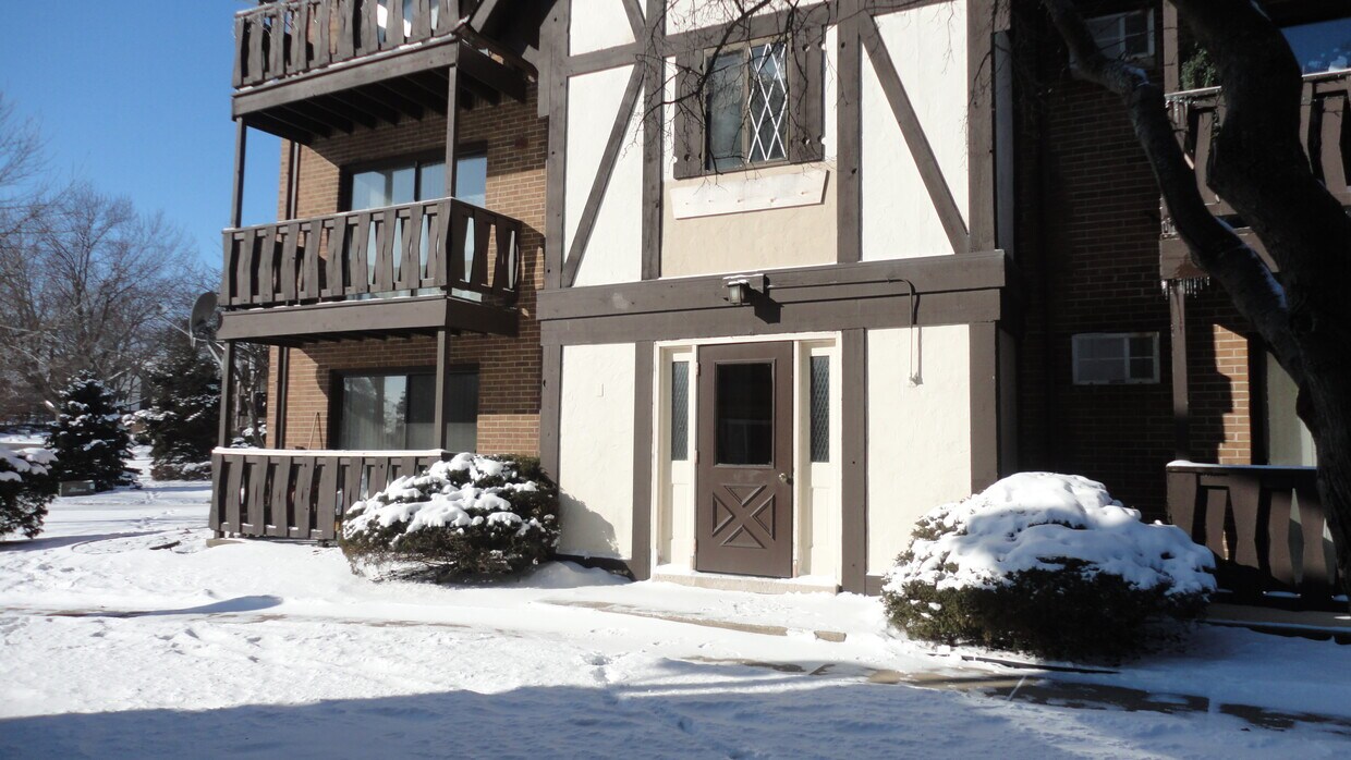 1110 Chalet Dr Unit 302, Darien, IL 60561 Apartments in Darien, IL