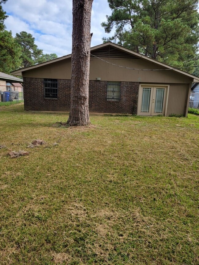 Building Photo - 9368 Wardlow Dr