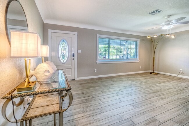 Building Photo - Beautifully Renovated 3-Bedroom Home with ...