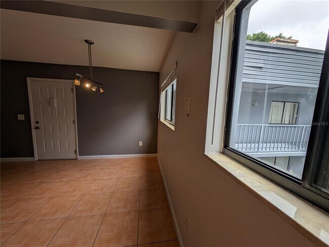 Foto del edificio - 2439 Oak Park Way