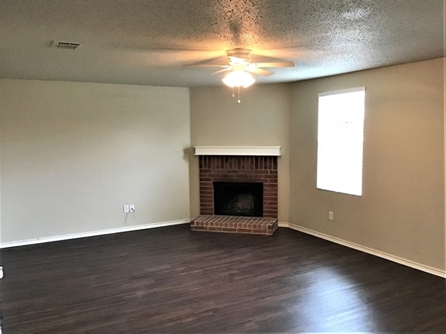 Building Photo - 16508 Jasmine Springs Dr