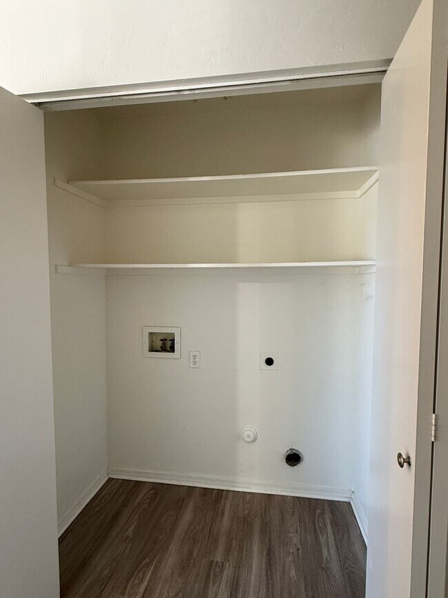 Foto del edificio - 8372 E Lakeshore Dr