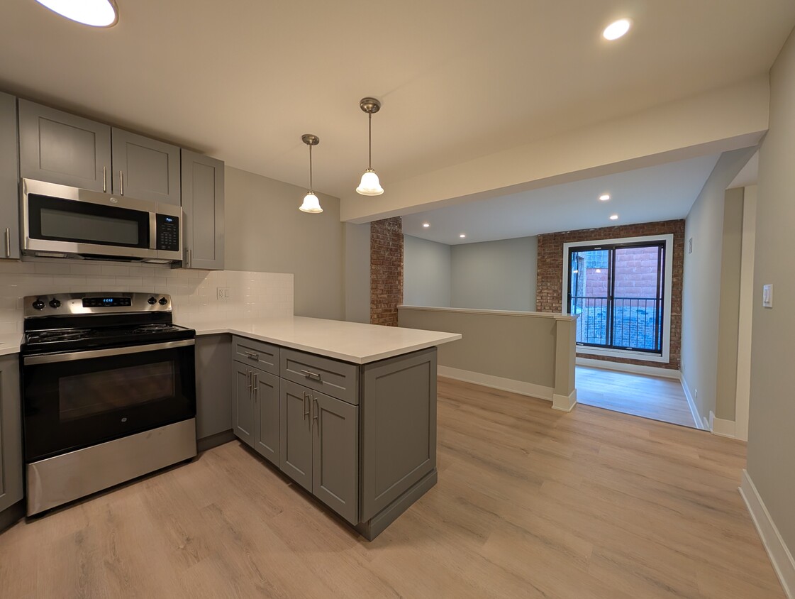 Foto principal - 1220 N LaSalle Dr
