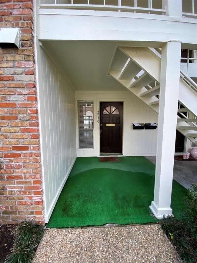 Building Photo - 12970 Trail Hollow Dr