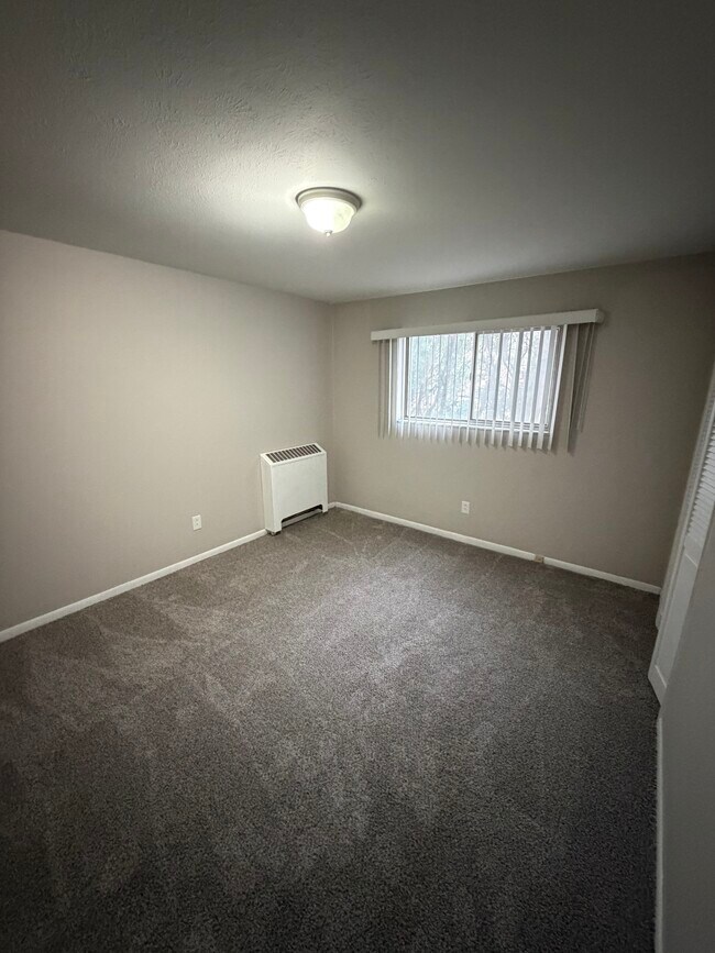 Foto del edificio - 2275 Warren Rd