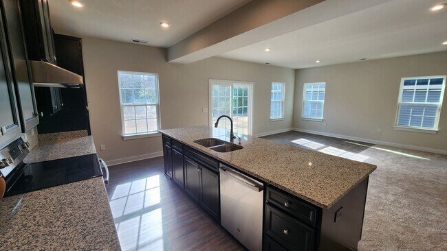 Building Photo - Duncan - Beautiful 4 BR/3 BA Home with Lar...