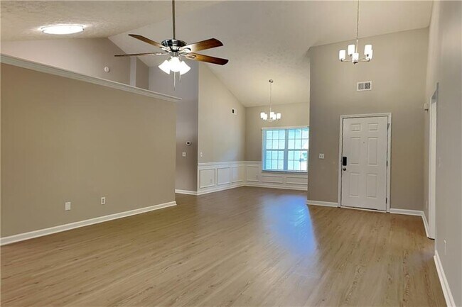 Building Photo - 638 Castlebrooke Way SE