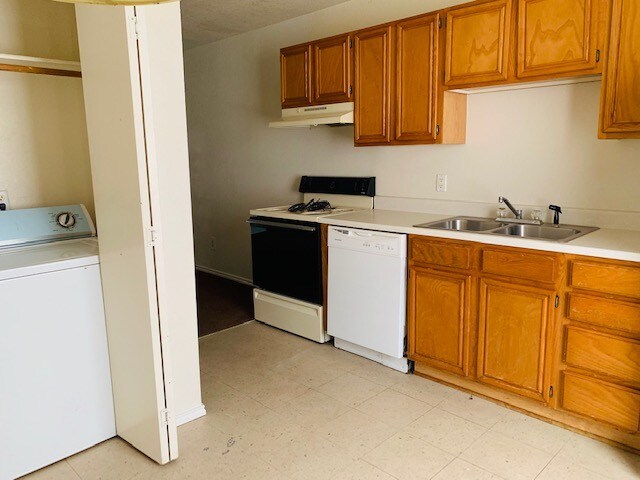 Building Photo - 1100 Horizon Dr
