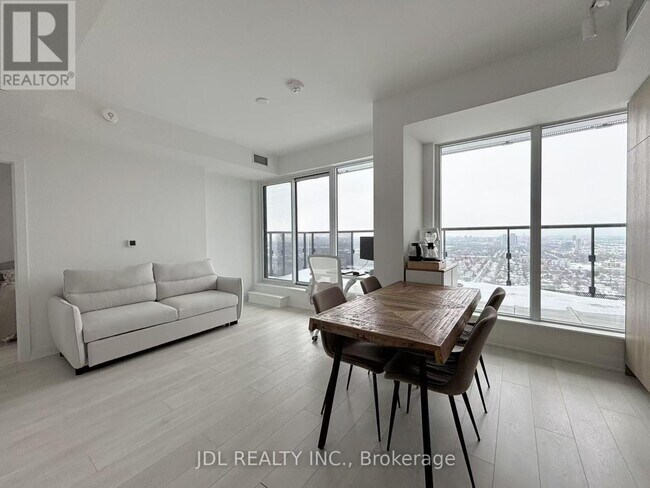 Photo du bâtiment - 127 Broadway Ave