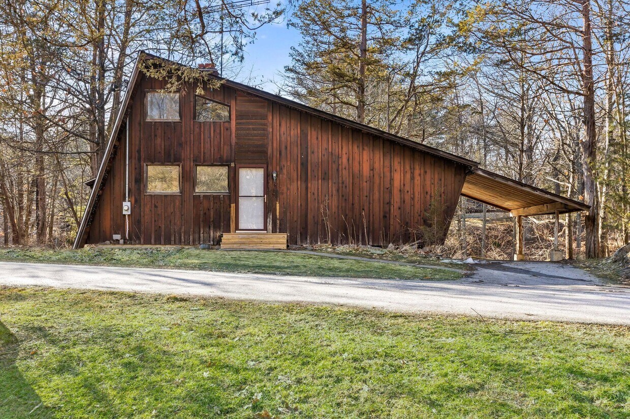 Foto principal - 304 Lake Lodge Dr
