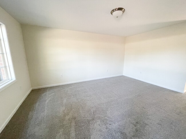 Building Photo - 1912 Devonwood Dr