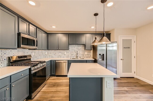 Building Photo - 312 Silva Pl