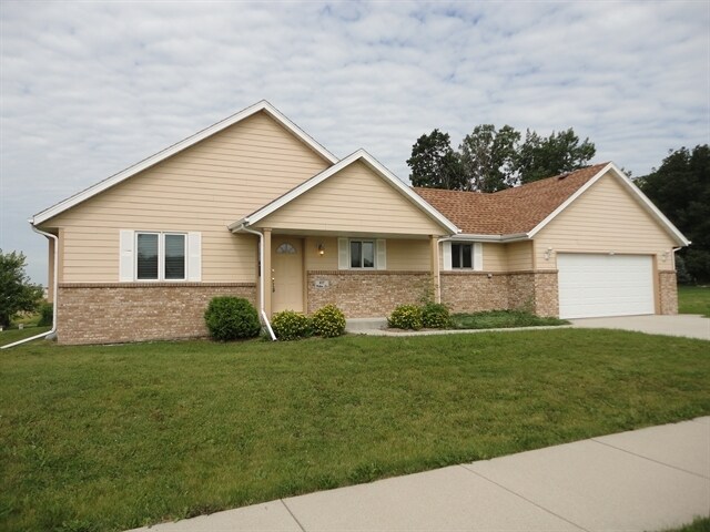 Primary Photo - 417 Willow Ln