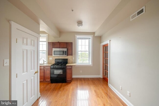 Foto del edificio - 236 W Market St