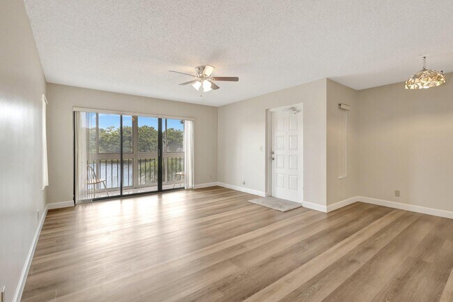 Foto del edificio - 1002 Green Pine Blvd