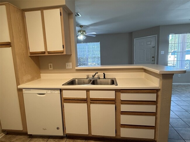 Foto del edificio - 10007 Emerald Creek Dr