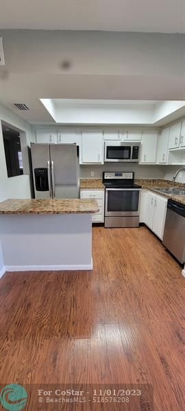 Building Photo - 4678 Oak Terrace Dr