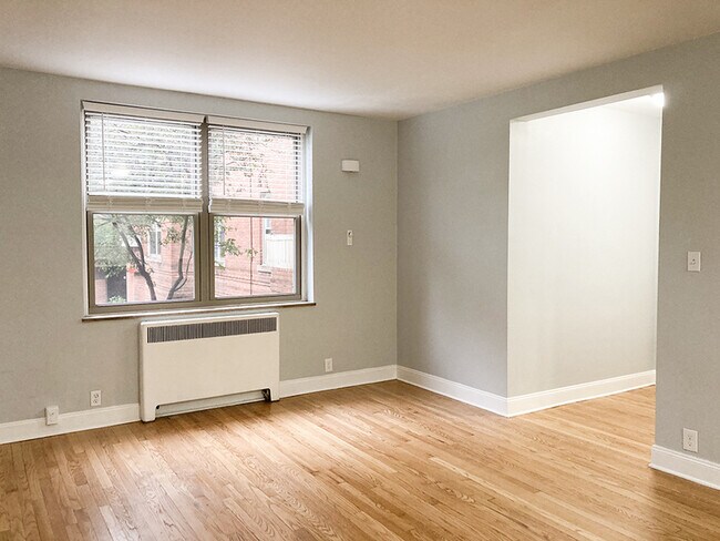 Building Photo - 825 Iroquois Ave
