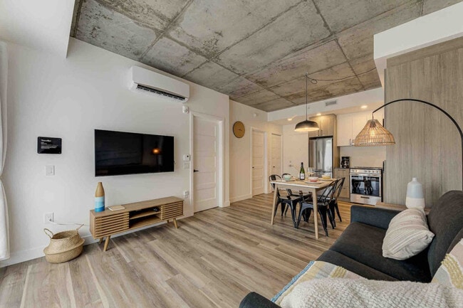 Building Photo - 774 Rue Sainte-Marguerite