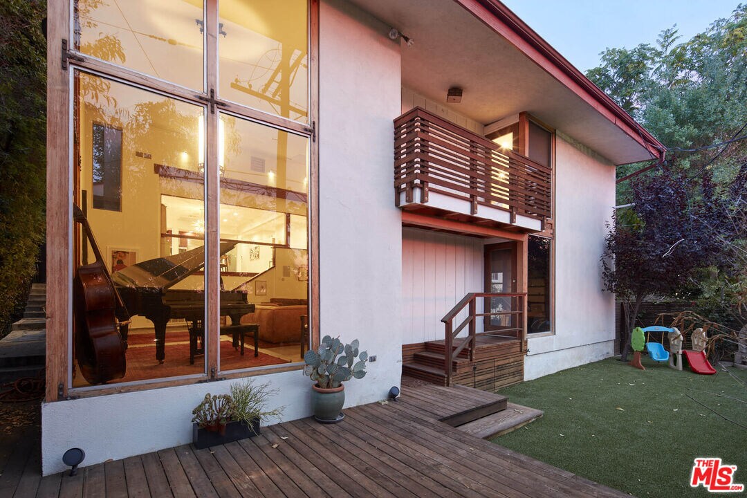 11217 Sunshine Terrace Houses in Los Angeles, CA Westside Rentals