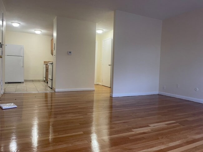 Photo - Brookline Bu Area Luxusy Studio on Top floor with a free month Easy Choice! House