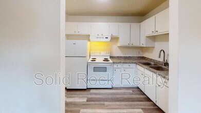 Building Photo - 1411 S Corona Ave