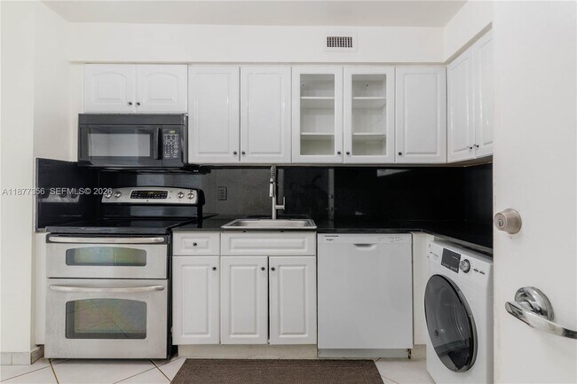 Foto del edificio - 6770 Indian Creek Dr