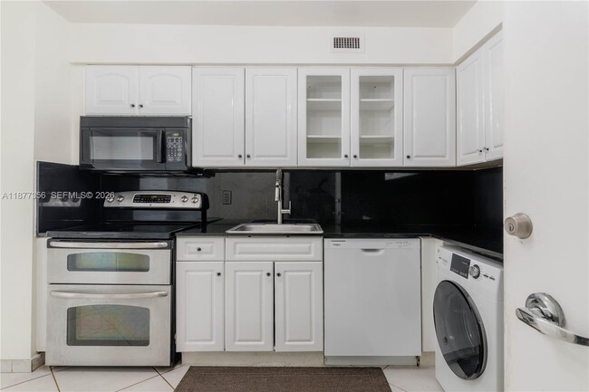 Building Photo - 6770 Indian Creek Dr