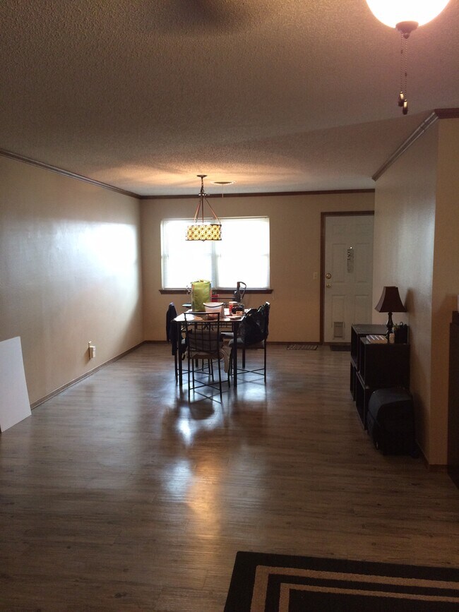 Large dinning room. - 4444 Ridgecrest Cir