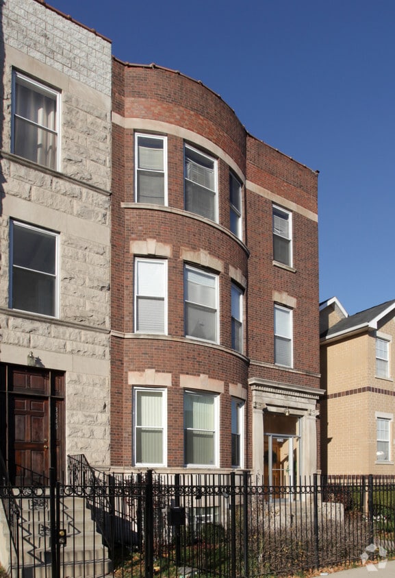 Building Photo - 3536 S Prairie Ave