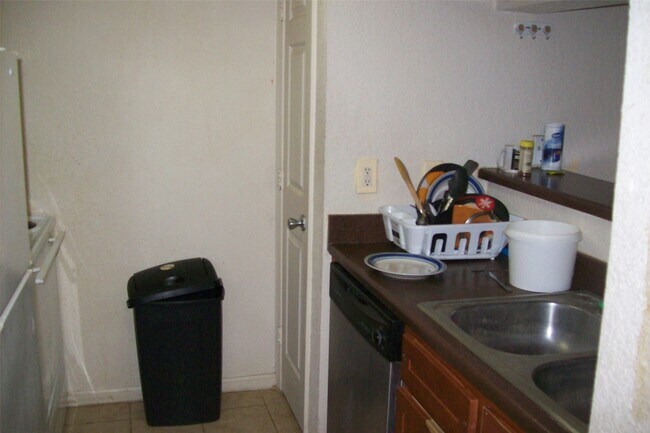 Foto del edificio - 8100 Creekbend Dr