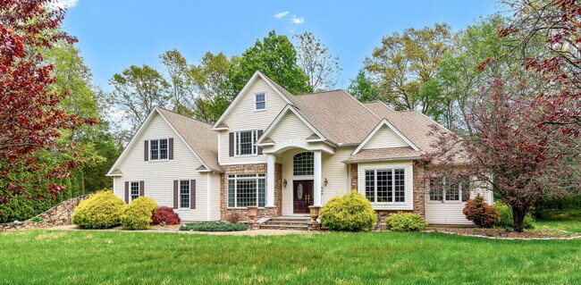 Foto del edificio - 244 Watch Hill Rd