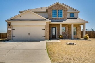 Building Photo - 301 Plum Dr