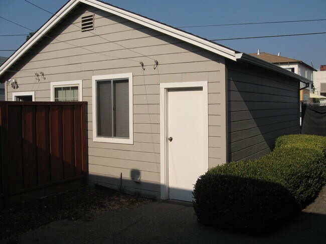 Detached Garage - 2219 Flores St