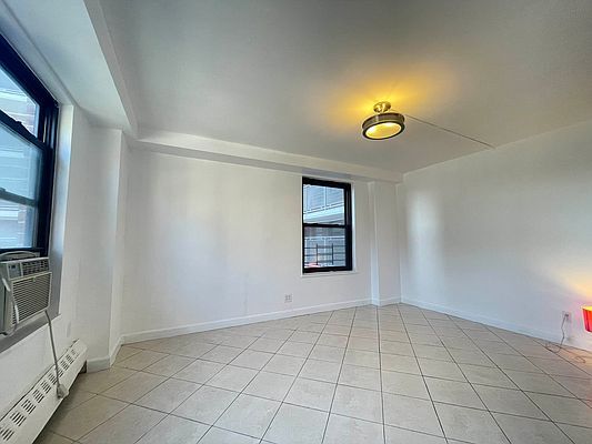 Foto del edificio - 61-15 98th St