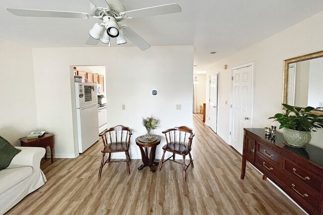 Building Photo - Pet-Friendly Ridgecrest Townhome