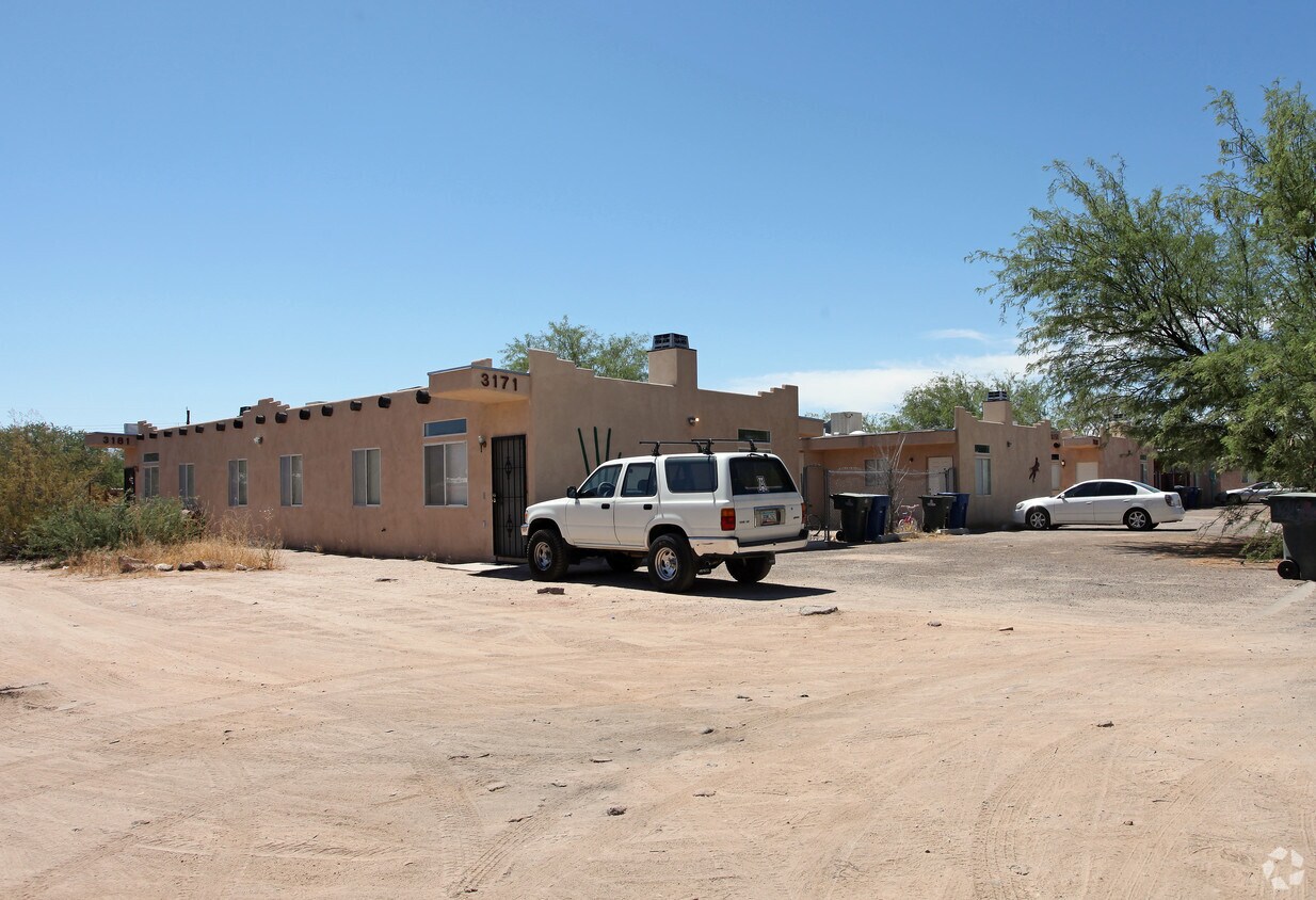 Foto del edificio - 3111-3181 E Monte Vista Dr