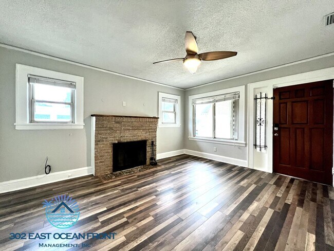 Building Photo - Beautiful 3 bedroom / 2 bathroom home now ...