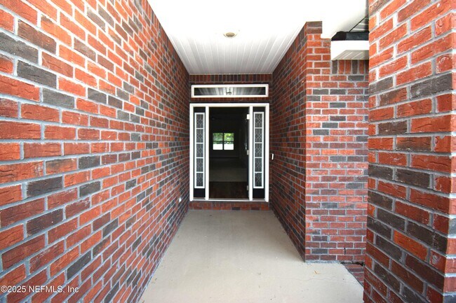 Building Photo - 7285 Gateway Ct