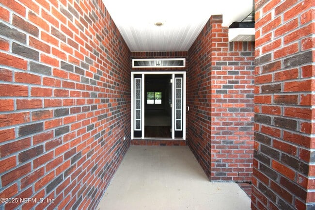 Foto del edificio - 7285 Gateway Ct