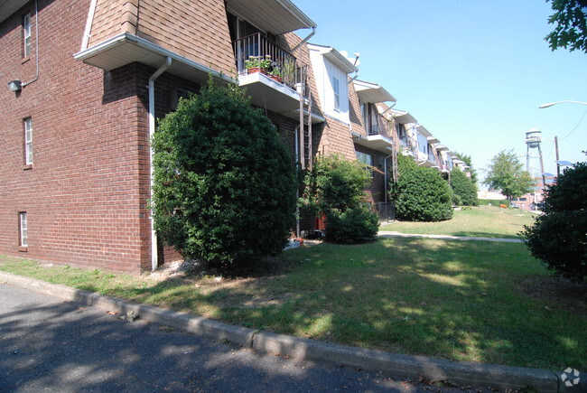 Building Photo - 104-108 Willet St