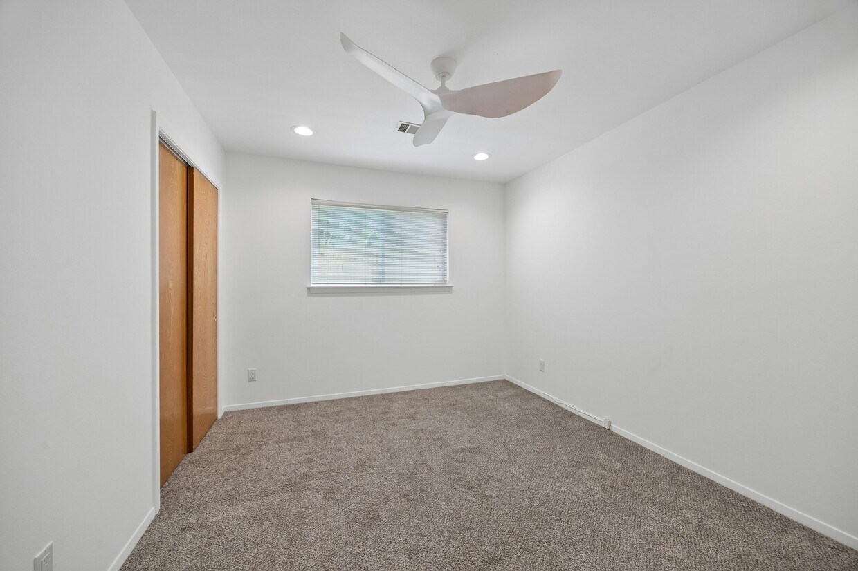 Foto del edificio - 7050 Cole Creek Dr