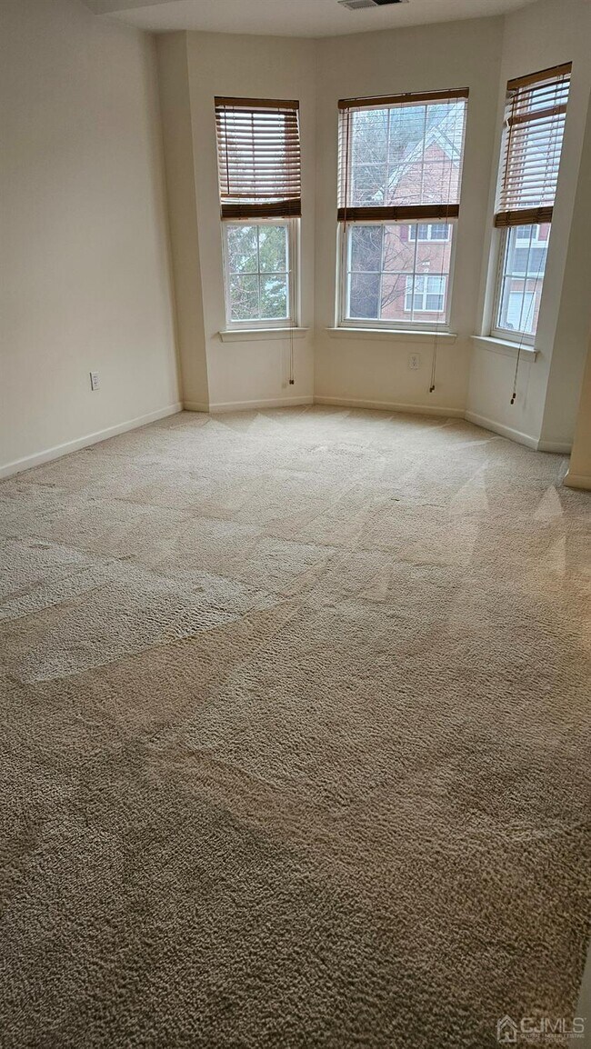 Building Photo - 208 Alder Ct