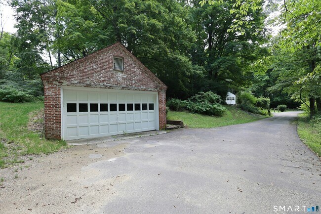 Building Photo - 37 Peaceable St