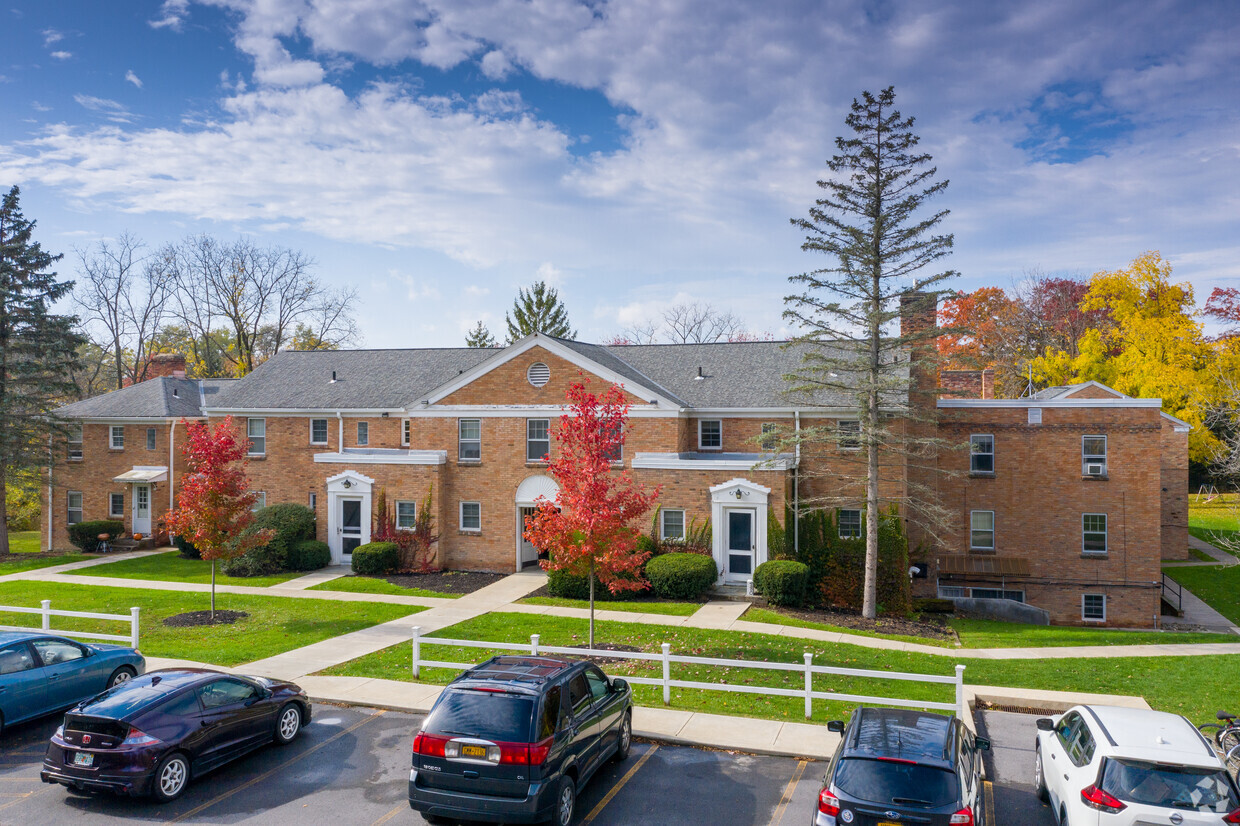 Primary Photo - Westview Apartments